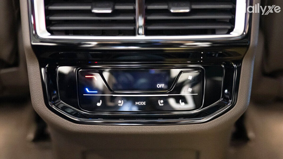 Điều hòa nhiệt độ tự động 3 vùng điều chỉnh cảm ứng cùng lọc gió PM2.5