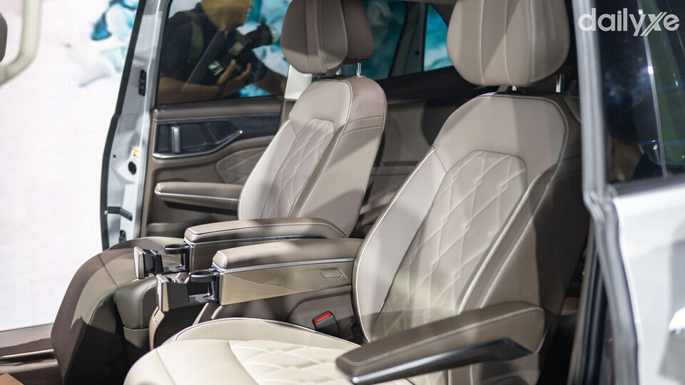 Hàng ghế thứ 2 dạng thương gia