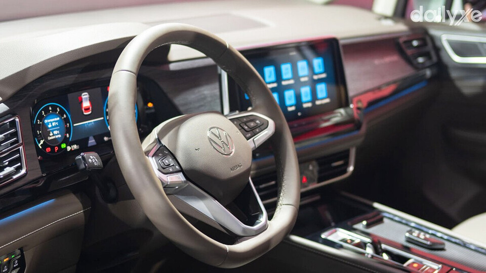 Vô lăng 3 chấu bọc da