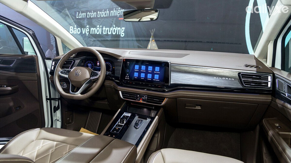 Nội thất xe rộng rãi, sang trọng và đầy đủ tiện nghi