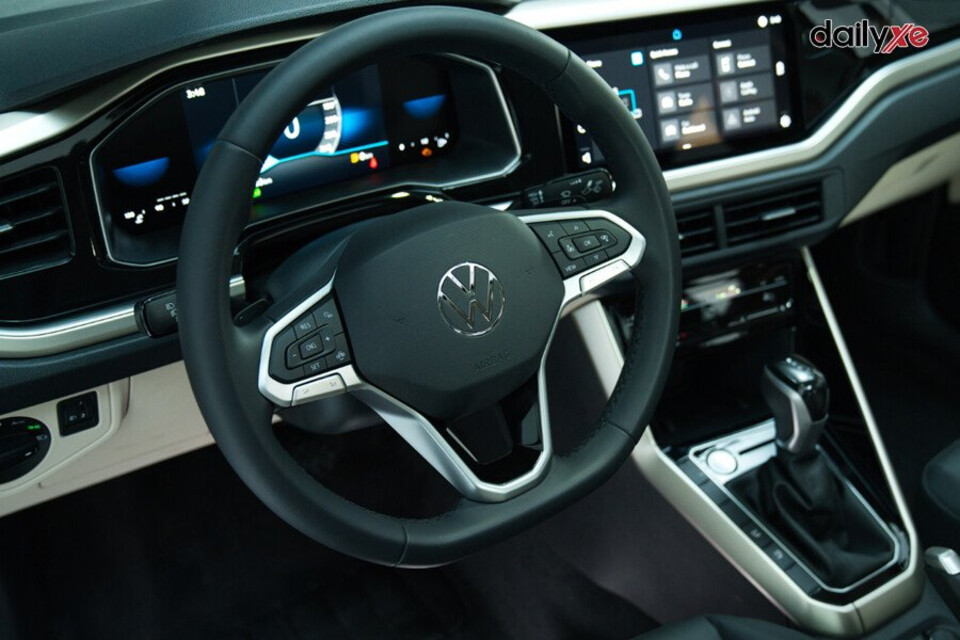 Vô lăng trên Volkswagen Virtus sử dụng chất liệu da