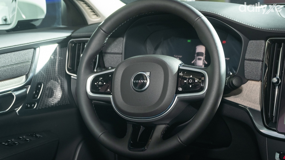 Vô lăng bọc da cao cấp