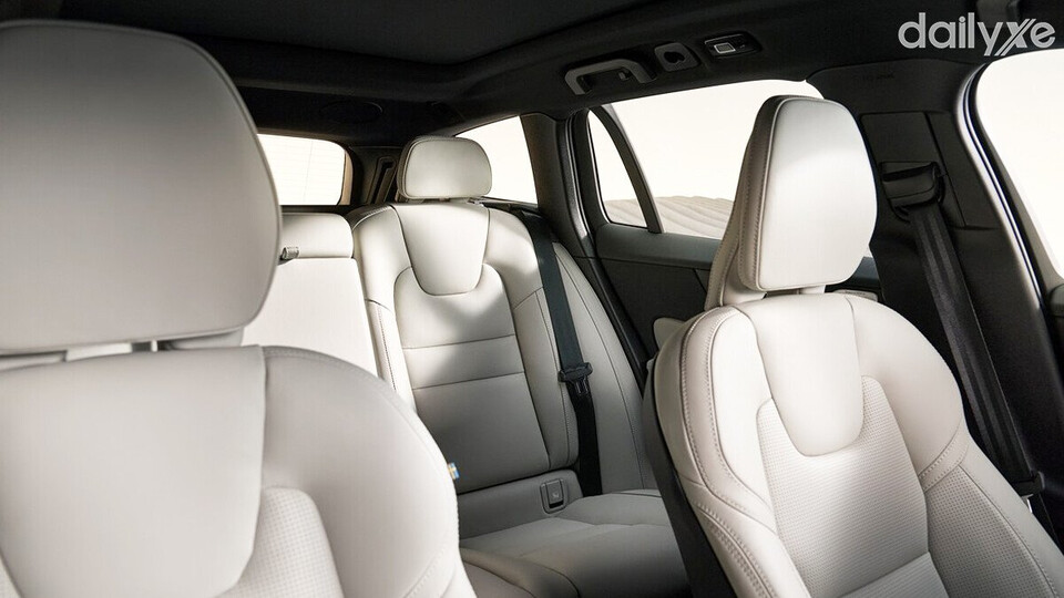 Ghế ngồi Volvo V6 được bọc da cao cấp