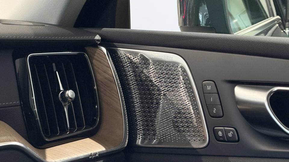 Hệ thống âm thanh vòm sống động và chân thực