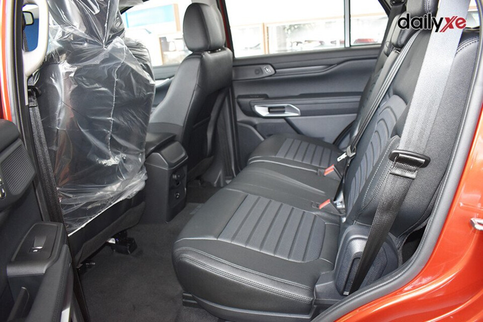 Hàng ghế sau Everest thiết kế rộng rãi