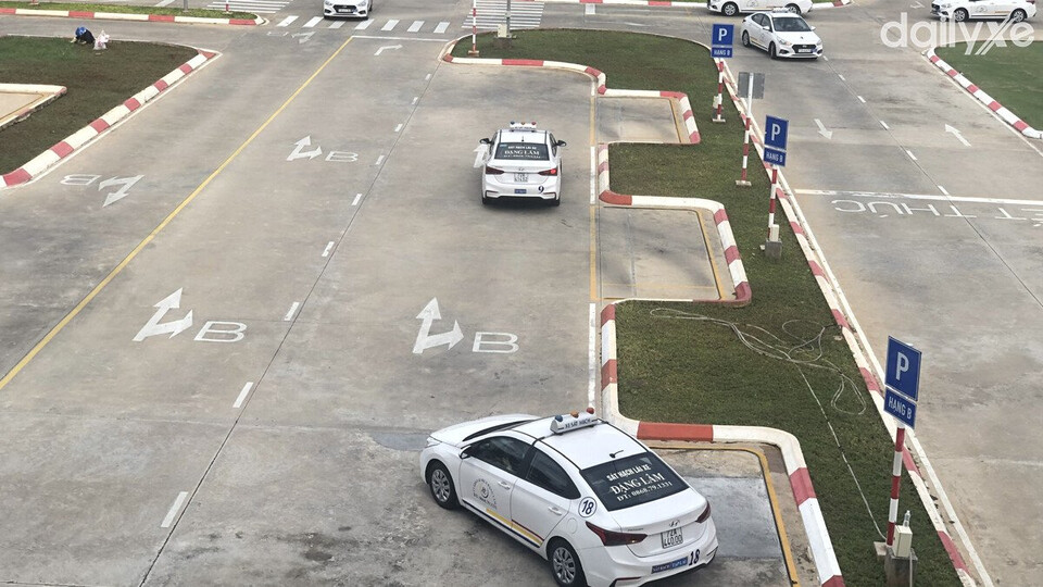 Thực hành học lái xe ô tô