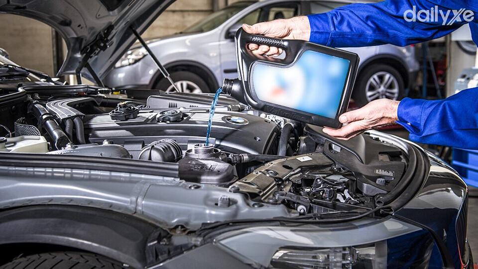 Không quên kiểm tra nước làm mát động cơ trước khi đi xa