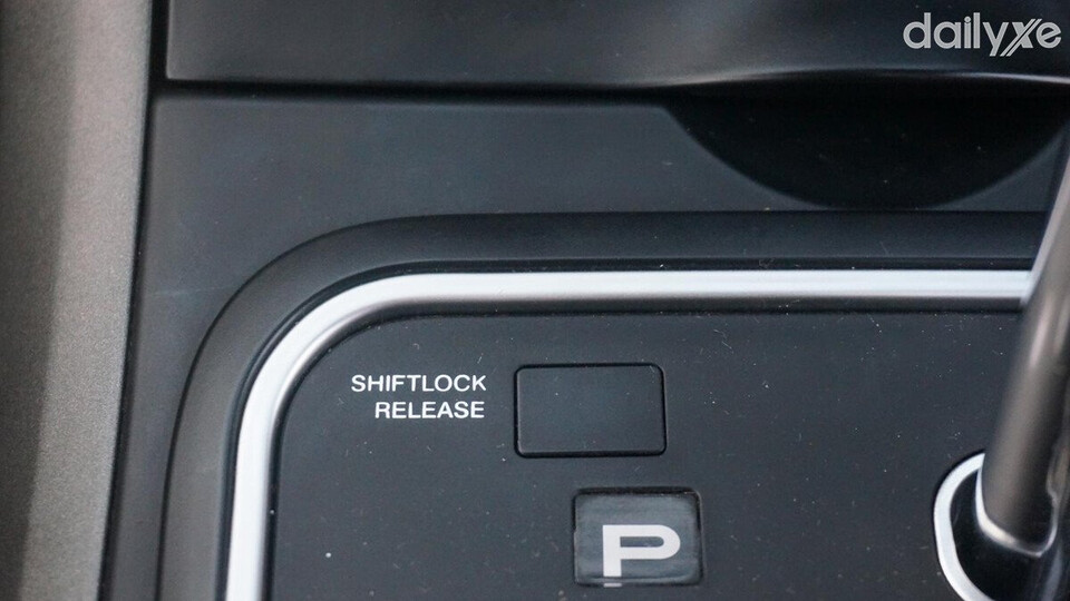 Nút Shift Lock được trang bị hầu hết trên các xe ô tô số tự động