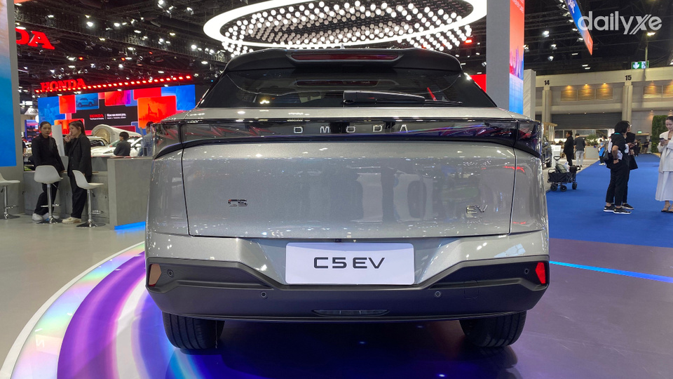 Đuôi xe thiết kế thể thao