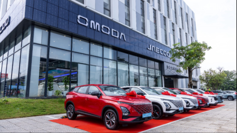 Các dòng xe Omoda & Jaecoo tại một lễ bàn giao cho người dùng