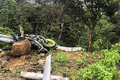 Ôtô lao xuống vực sau tai nạn ở Tam Đảo, 4 người chết