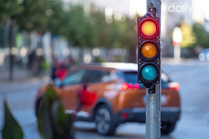 Ô tô vượt đèn đỏ, đèn vàng bị phạt bao nhiêu tiền?
