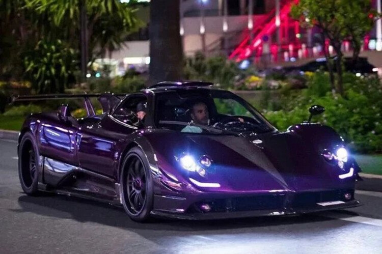 Pagani Zonda cũ bán ra với giá gần bằng 4 chiếc Bugatti Chiron nhờ tên tuổi của chủ xe pagani zonda cu ban ra voi gia gan bang 4 chiec bugatti chiron nho ten tuoi cua chu xe
