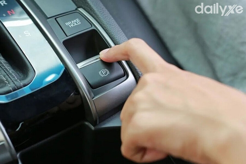 Phanh tay điện tử kích hoạt đơn giản thao tác nhấm nút chữ P