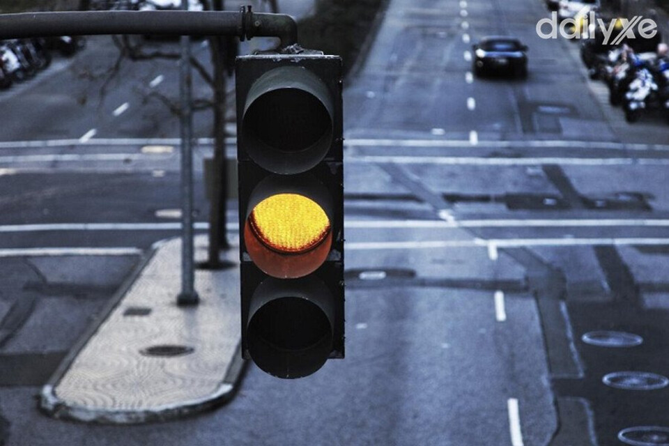Mức xử ô tô phạt vượt đèn vàng