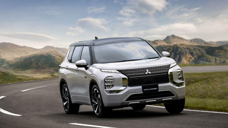 Phiên bản lai điện của Mitsubishi Outlander ra mắt, có thể chạy hơn 80 km khi hết xăng phien ban lai dien cua mitsubishi outlander ra mat, co the chay hon 80 km khi het xang