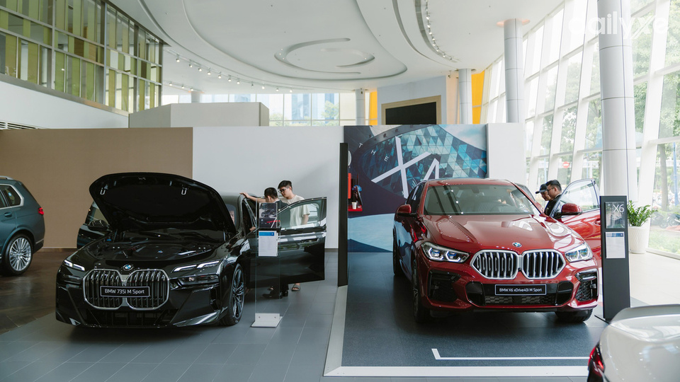Phòng trưng bày xe của showroom BMW Hồ Chí Minh