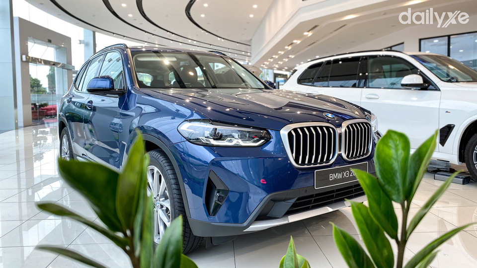 Phòng trưng bày xe của đại lý BMW Vinh