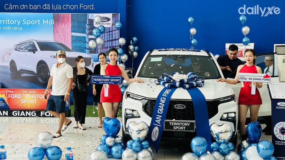 Phòng trưng bày của showroom An Giang Ford