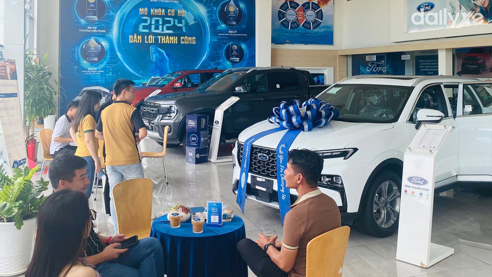 Phòng trưng bày của showroom Bình Thuận Ford
