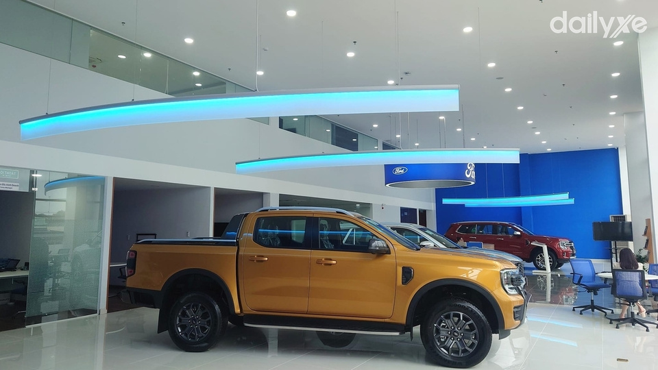 Không gian trưng bày rộng rãi và hiện đại