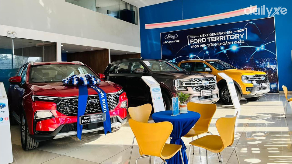 Phòng trưng bày xe của showroom Ford Long An