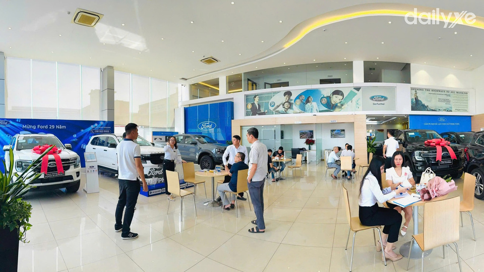 Showroom Ford Miền Bắc