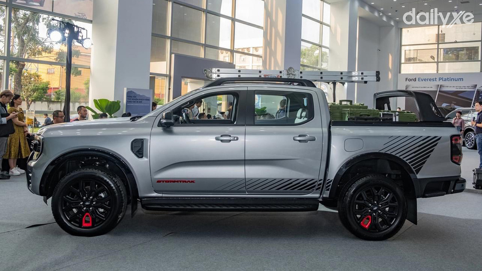 Phòng trưng bày của showroom Ford Phú Mỹ