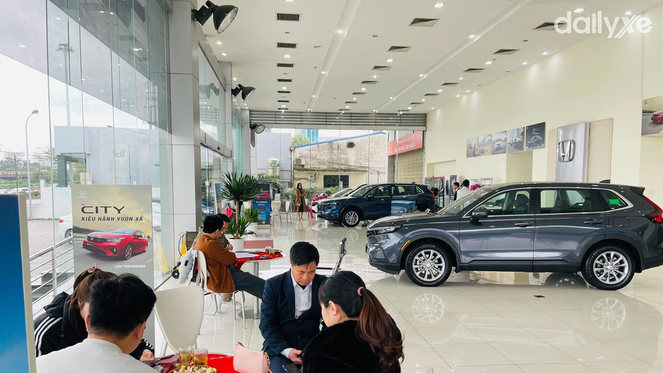 Khu vực trưng bày Honda Ôtô Long Biên
