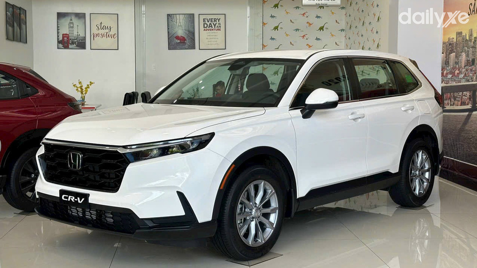 Khu vực trưng bày tại Honda Ôtô Phạm Văn Đồng