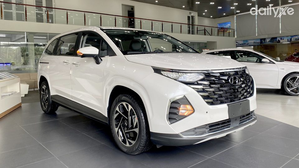 Phòng trưng bày xe của showroom Hyundai Cầu Diễn
