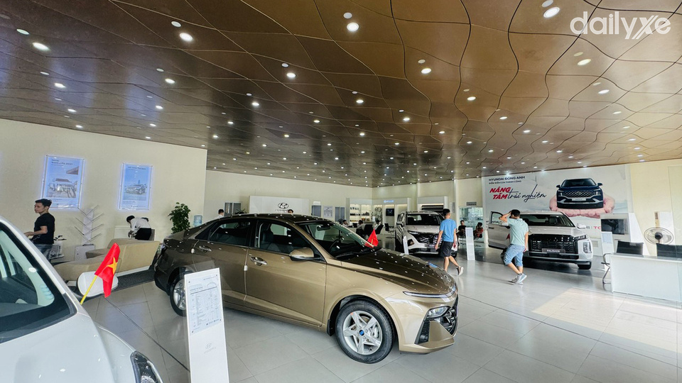 Phòng trưng bày xe của showroom Hyundai Đông Anh