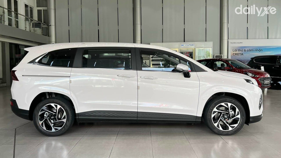 Không gian phòng trưng bày rộng rãi với đa dạng các mẫu xe 