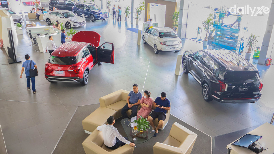Phòng trưng bày xe của showroom Hyundai Hà Đông