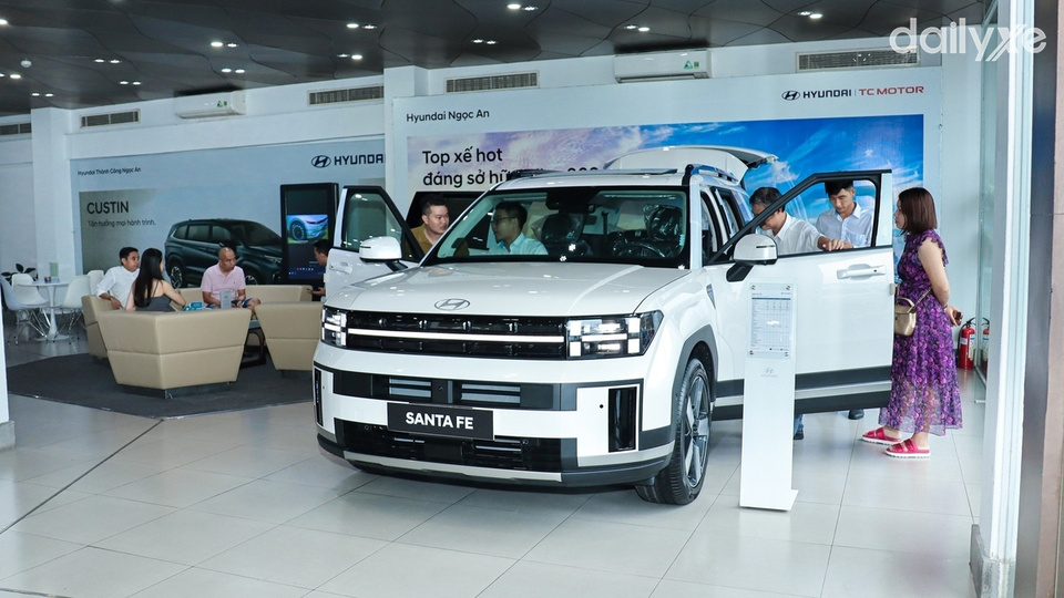 Phòng trưng bày xe của showroom Hyundai Ngọc An