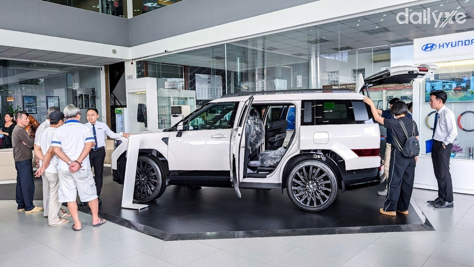 Phòng trưng bày xe tại showroom Hyundai Ngọc Phát