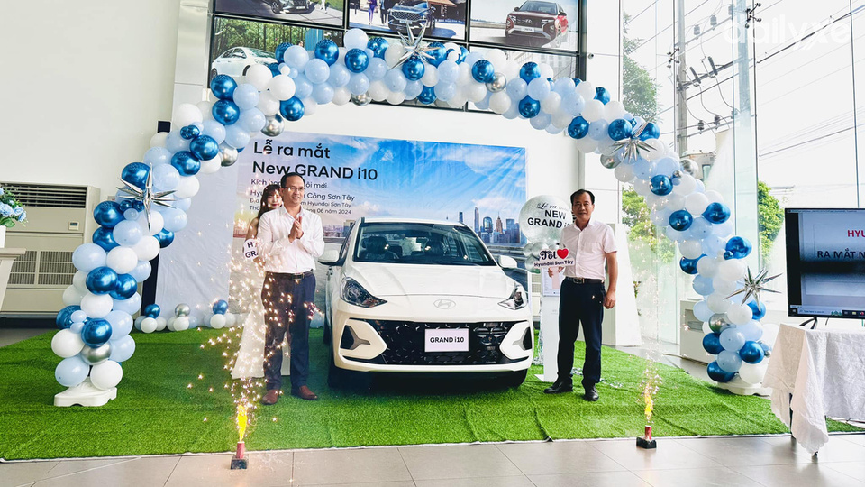 Phòng trưng bày xe của đại lý Hyundai Sơn Tây