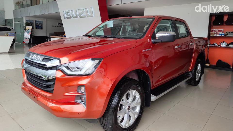 Phòng trưng bày xe tại đại lý Isuzu Việt Hải