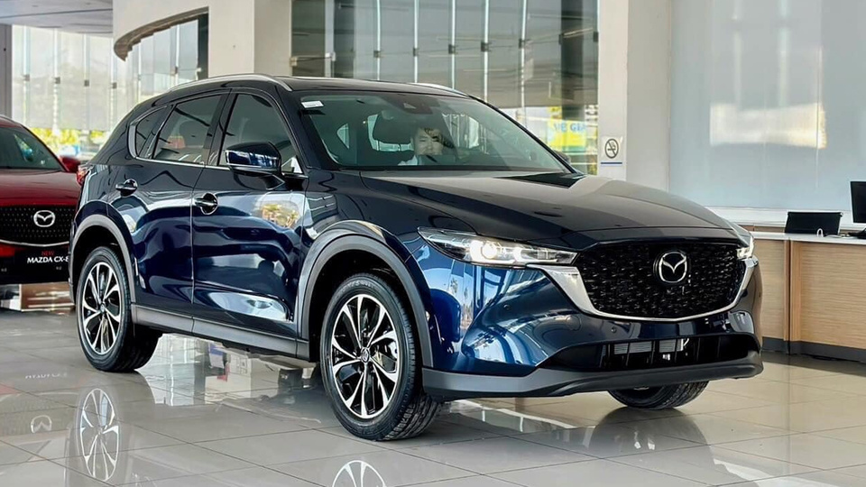Phòng trưng bày Mazda Cẩm Phả có thiết kế sang trọng và tiện nghi