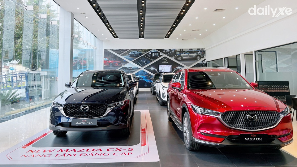 Không gian showroom trưng bày rộng rãi và thoáng đãng