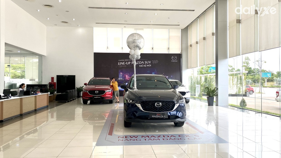 Khu vực phòng trưng bày Mazda Thái Bình được thiết kế theo phong cách hiện đại