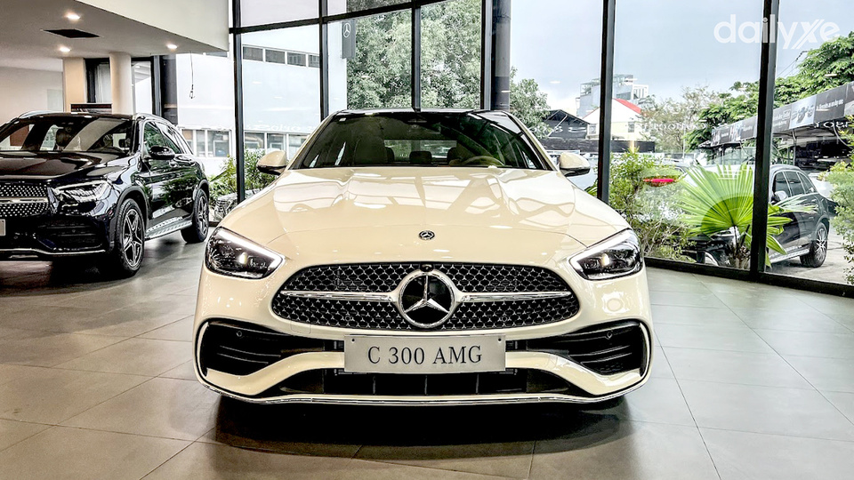 Phòng trưng bày của showroom Mercedes Buôn Ma Thuột