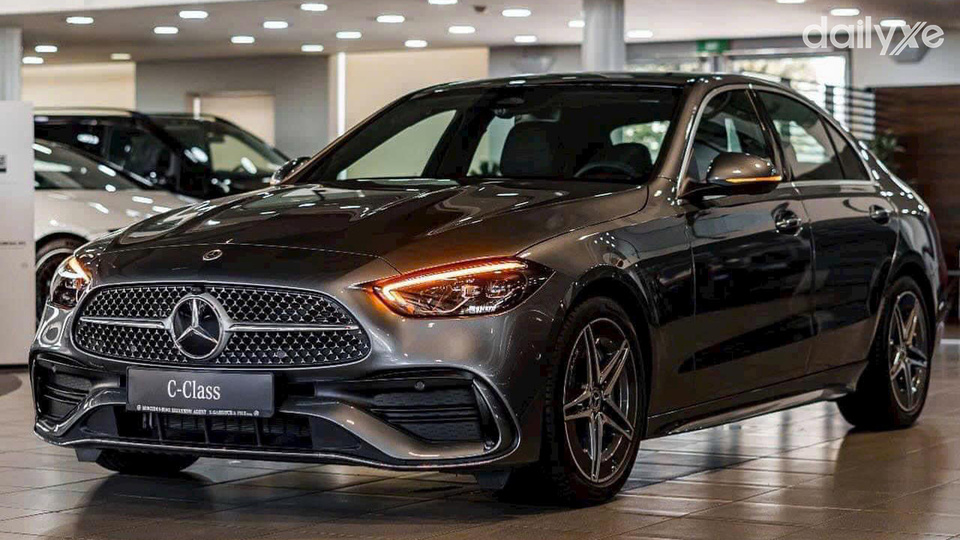 Phòng trưng bày tại showroom Mercedes-Benz Haxaco Điện Biên Phủ