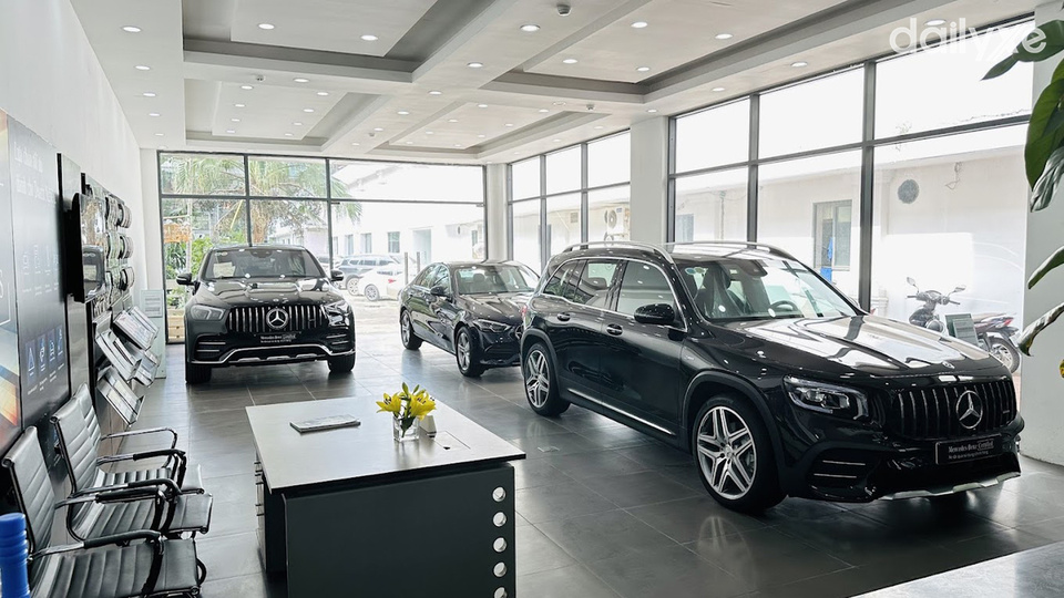Phòng trưng bày của showroom Mercedes-Benz Haxaco Láng Hạ
