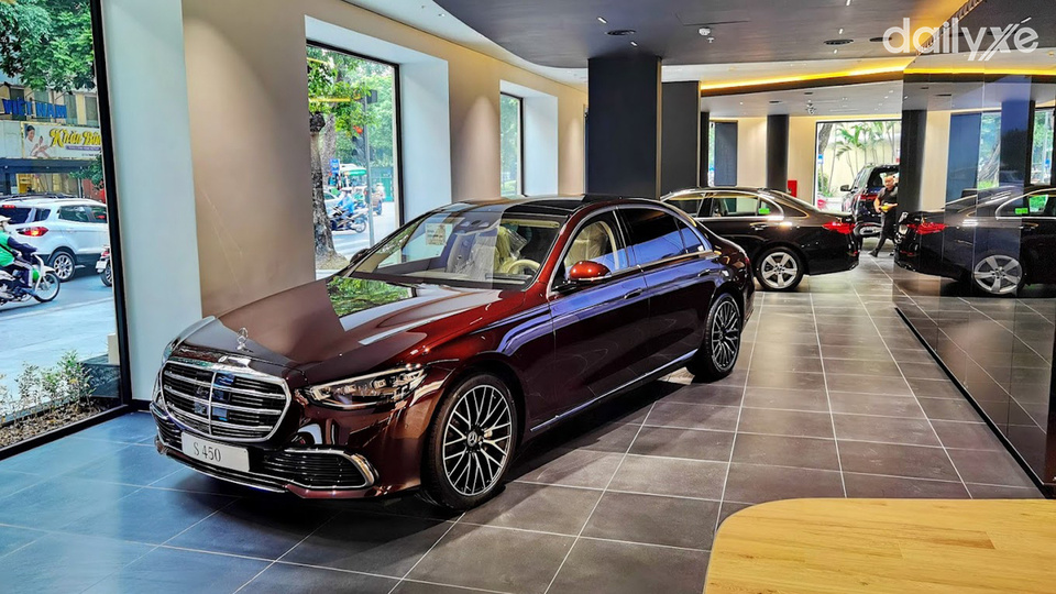 Phòng trưng bày của showroom Mercedes-Benz VietNam Star Hoàn Kiếm