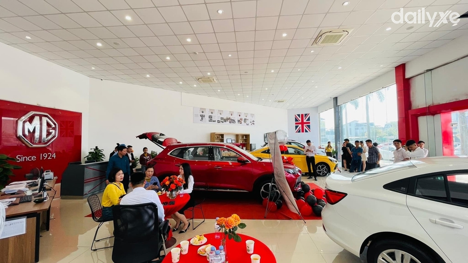Phòng trưng bày xe của showroom MG Vinh