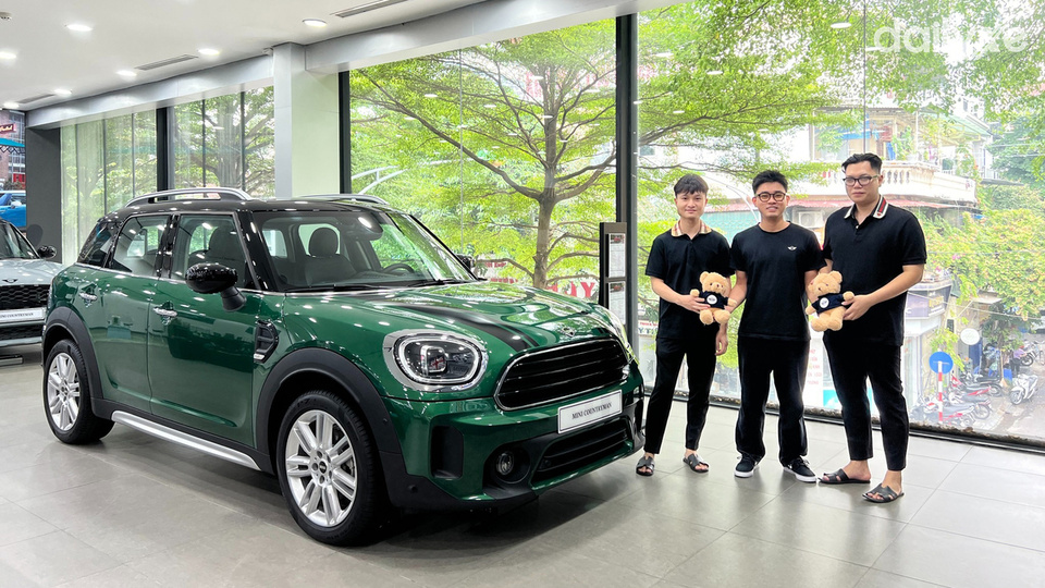 Phòng trưng bày xe của showroom MINI Lê Duẩn