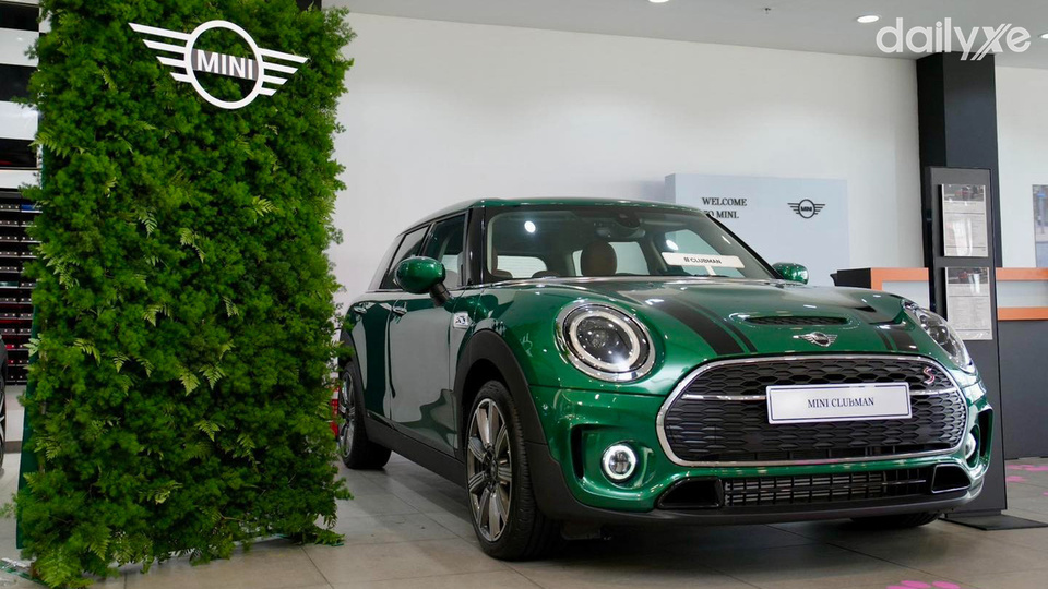 Phòng trưng bày xe của showroom MINI Phú Nhuận