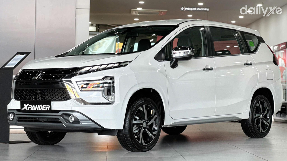 Phòng trưng bày xe của showroom Mitsubishi Nam Auto