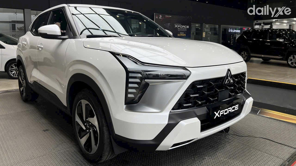 Phòng trưng bày xe của showrom Mitsubishi AMC Tân Thuận Quận 7